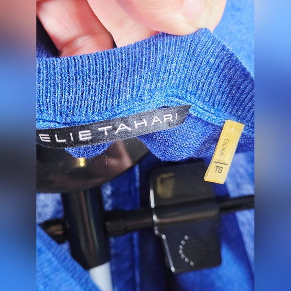 Elie Tahari Wool & Silk Quiet Luxury Elevated Basic V-Neck Sweater, XL - Picture 2 of 3